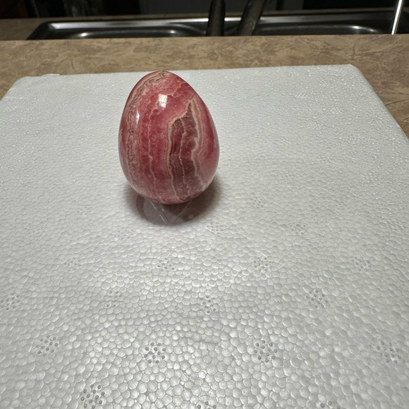 Vintage Rhodochrosite Egg weighing 141 grams - Picture 5 of 7